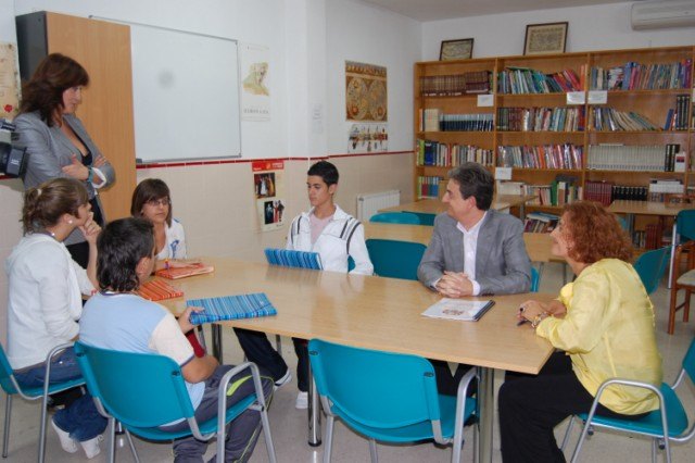 Los centros de educación secundaria de Alguazas firman un convenio con el Ayuntamiento del municipio - 1, Foto 1