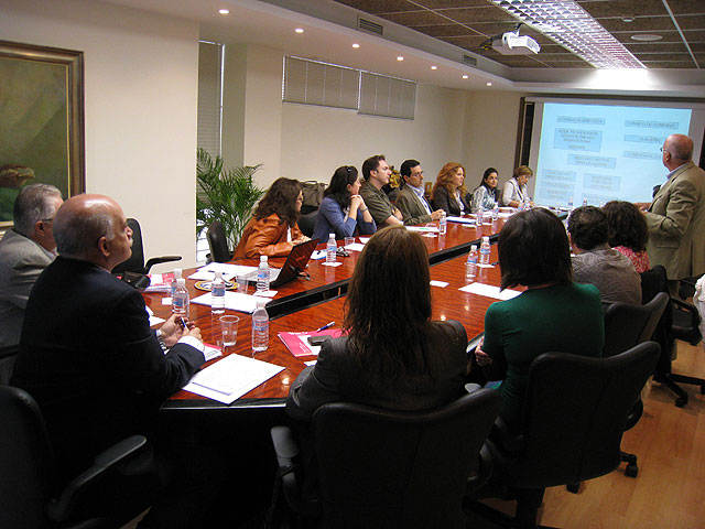 El director general de Universidades y Política Científica, Eduardo Osuna, preside la Jornada de Calidad en la que participaron representantes de las tres universidades de la Región, Foto 1