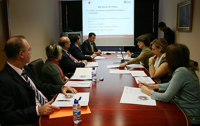 El consejero de Obras Públicas y Ordenación del Territorio, José Ballesta, preside la sesión del Consejo de Administración del Instituto de Vivienda y Suelo (IVS) de la Región de Murcia, Foto 1