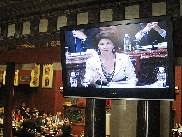 La consejera de Economía y Hacienda, Inmaculada García, compareció hoy ante la Comisión de Economía, Hacienda y Presupuesto de la Asamblea Regional, dónde dio cuenta de los presupuestos de su departamento para 2010, Foto 1