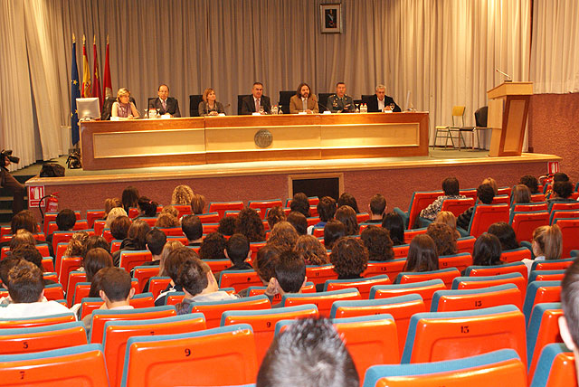 El delegado del Gobierno en Murcia inaugura las II Jornadas Contra la Violencia de Género que se desarrollan en diversos IES y en la UMU - 1, Foto 1