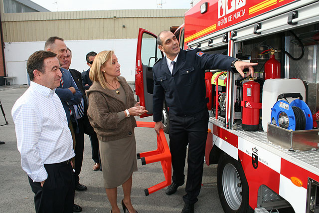 Reverte junto a Mariano Sánchez, gerente del CEIS (izq), y al director general de Emergencias, Luis Gestoso, Foto 1