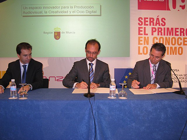  El consejero de Universidades, Empresa e Investigación, Salvador Marín, firma un  convenio de colaboración  entre la Fundación Contentpolis y T-Systems Iberia en materia de I+D+i., Foto 2