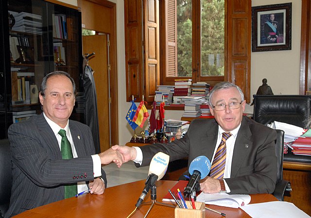 La Universidad de Murcia firma con el Real Murcia un acuerdo para la mejora de la gestión administrativa - 1, Foto 1