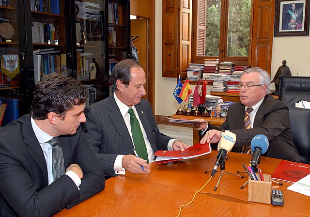 La Universidad de Murcia firma con el Real Murcia un acuerdo para la mejora de la gestión administrativa - 2, Foto 2