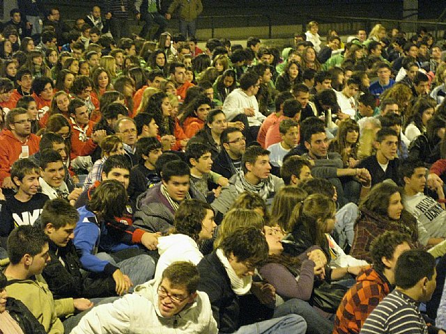 Toda una madrugada para dar ejemplo de participación juvenil - 1, Foto 1