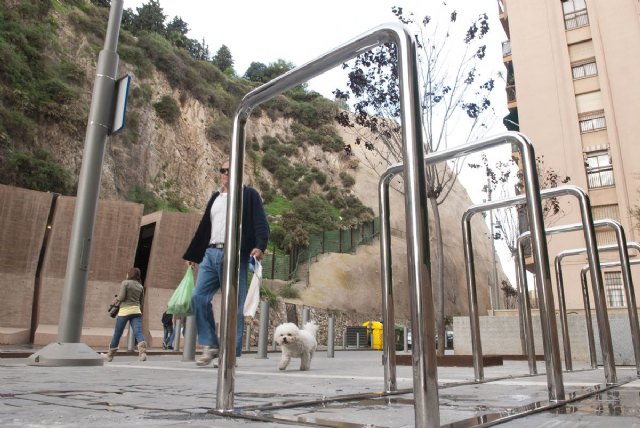 El Ayuntamiento instala ocho nuevos aparcabicis en la ciudad - 2, Foto 2