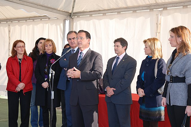 El consejero de Política Social, Mujer e Inmigración, Joaquín Bascuñana, puso hoy la primera piedra del nuevo Centro de Estancias Diurnas de la diputación lorquina de Purias, Foto 1