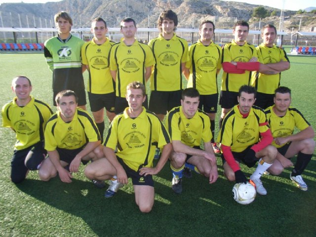 El equipo Antonio Fuentes Méndez arrebata el quinto puesto de la Liga de Fútbol Aficionado Juega limpio al equipo Hamburguesería Tara - 1, Foto 1