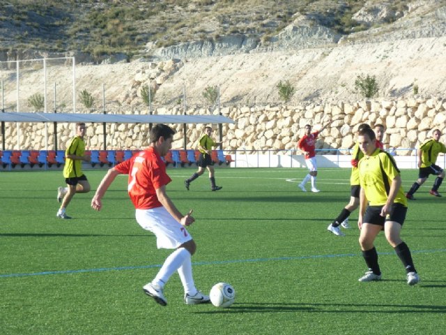 El equipo Antonio Fuentes Méndez arrebata el quinto puesto de la Liga de Fútbol Aficionado Juega limpio al equipo Hamburguesería Tara - 2, Foto 2