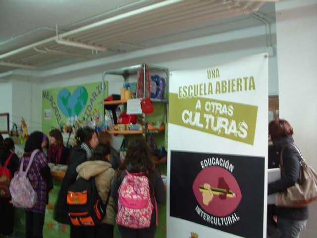 Mercadillo solidario en el IES Pedro Peñalver de El Algar - 1, Foto 1