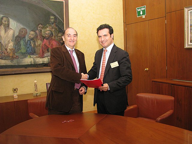 La CHS rebajará en un 30% su factura eléctrica con el nuevo contrato de suministro - 1, Foto 1