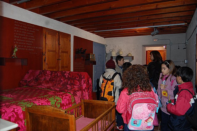 Los alumnos del Colegio Sagrada Familia, de Molina de Segura, visitan la Torre Vieja de El Paraje - 1, Foto 1