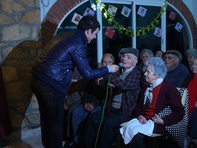 Los mayores del Asilo de San Diego disfrutaron con una gala musical organizada por Nuevas Generaciones - 1, Foto 1