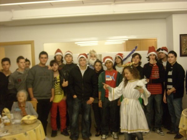 La federación estudiantil CONFES celebra la Navidad felicitando las fiestas a los ancianos del asilo de las Hermanitas de los Pobres - 1, Foto 1