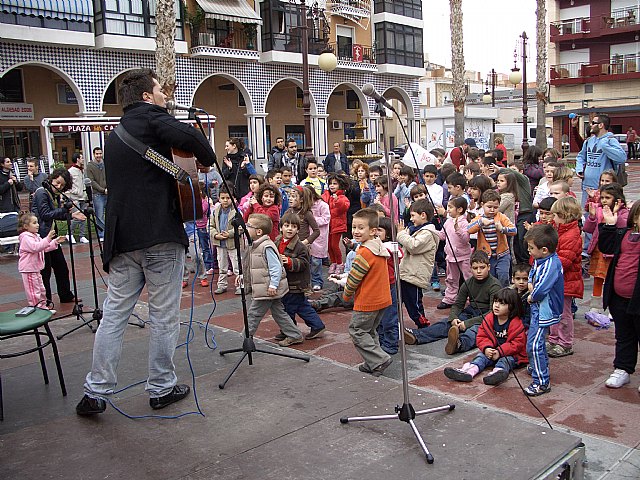 Radio Solidaria III: Pedaladas de Solidaridad alcanza la cifra de 2.100 kilos de comida, ropa y juguetes para Cáritas - 3, Foto 3