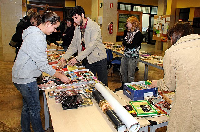 La Delegación de Alumnos de Letras organiza un mercadillo solidario para UNICEF - 1, Foto 1