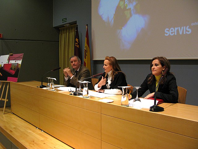 La directora general de Turismo, Marina García Vidal, presentó ante el sector turístico Murciano el stand de Fitur 2010 - 1, Foto 1