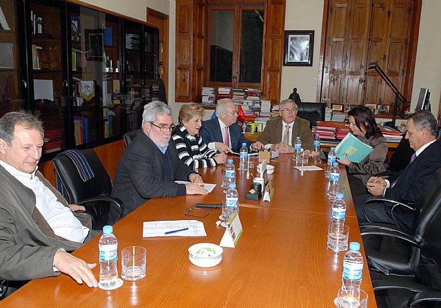 La Asociación de Antiguos Alumnos de la Universidad de Murcia fijó  con el rector las líneas de actuación para este año - 1, Foto 1