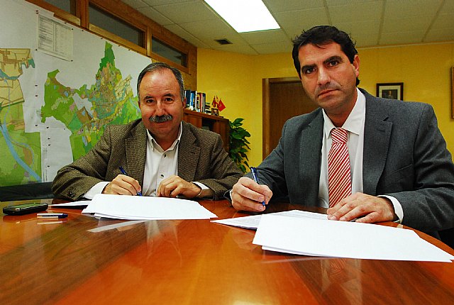 Urbanismo y el Colegio de Telecomunicaciones firman un convenio para ejercer mayor control sobre las antenas de telefonía - 1, Foto 1