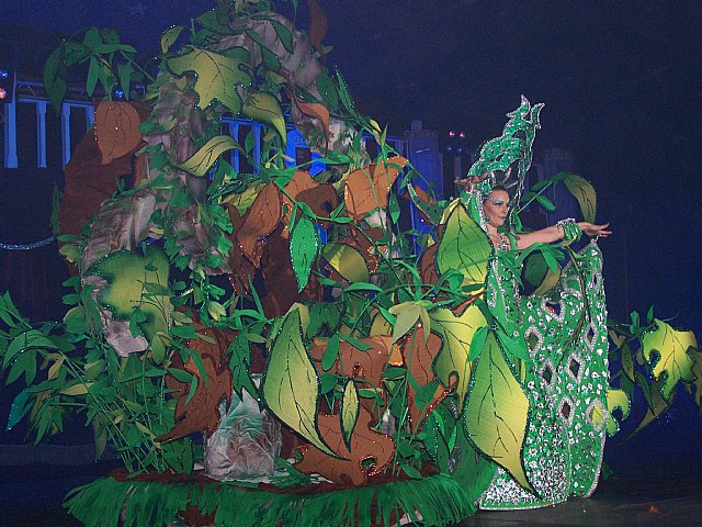 Ave Fénix- Diosa de la Naturaleza se alza con el Primer Premio del X Concurso de Trajes de Papel del Carnaval de Águilas - 2, Foto 2