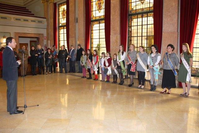 El Alcalde recibe a las candidatas a Abanderada de la Fiesta de Moros y Cristianos - 1, Foto 1