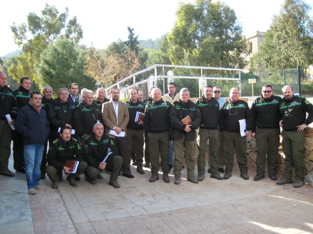 Los agentes medioambientales reciben sus nuevas acreditaciones de manos del director general de Patrimonio Natural y Biodiversidad - 1, Foto 1