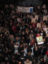 Cientos de murcianos se manifiestan en La Glorieta para expresar su rechazo a la propuesta de quitar el Cristo de Monteagudo y exigir su conservacin y proteccin