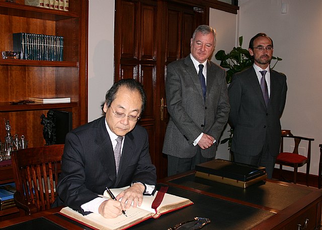 Valcárcel y el embajador japonés abordan la importancia de los intercambios comerciales entre Japón y la Región de Murcia - 3, Foto 3