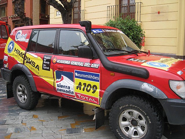 Los directores de Turismo y de Deportes reciben al piloto Miguel Puertas del equipo murciano Combat - 1, Foto 1