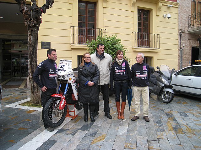 Los directores de Turismo y de Deportes reciben al piloto Miguel Puertas del equipo murciano Combat - 3, Foto 3