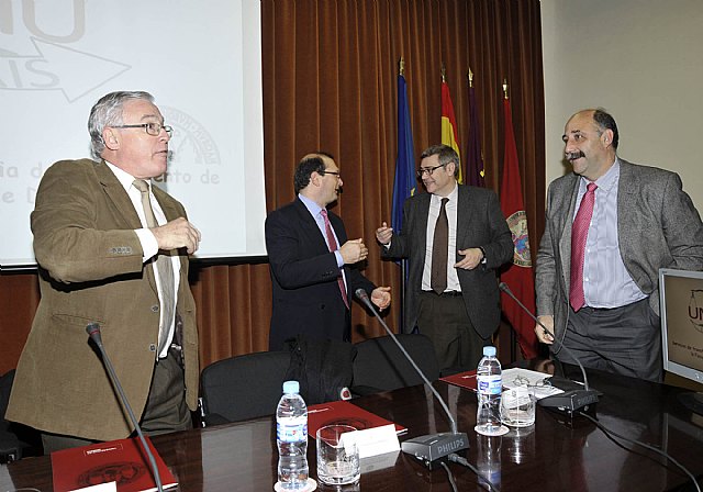 La Facultad de Derecho crea un grupo de transferencia de conocimientos jurídicos - 1, Foto 1