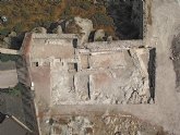 La primera fase de excavaciones del castillo de Lorca descubre estructuras domsticas bajomedievales del extremo norte del entramado urbano de la judera