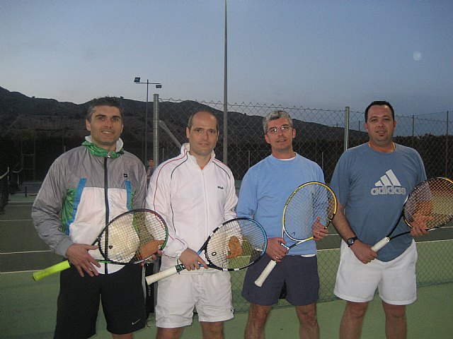 El Club de Tenis Totana celebra las 12 horas de tenis en un gran ambiente festivo, Foto 1