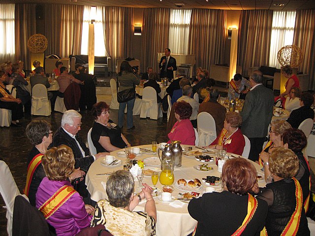 El Alcalde comparte desayuno con las 34 candidatas a Reina de los Mayores 2010 - 2, Foto 2