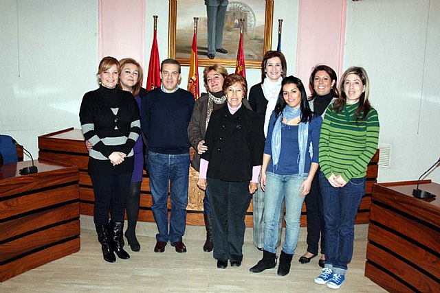 El alcalde de Alcantarilla recibió en el ayuntamiento a las mujeres premiadas con los II Premios del Área de la Mujer 2010 - 2, Foto 2