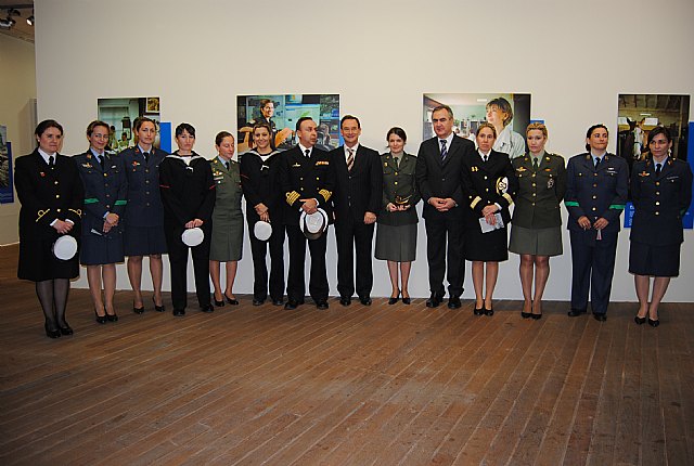 El delegado del Gobierno en Murcia ensalza la importante labor de las mujeres militares en las Fuerzas Armadas - 1, Foto 1