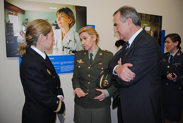 El delegado del Gobierno en Murcia ensalza la importante labor de las mujeres militares en las Fuerzas Armadas - 2, Foto 2