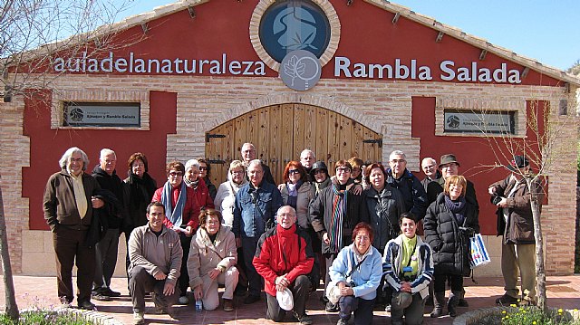 25 personas del Programa de Mayores de La Caixa visitan el Aula de Naturaleza ‘Rambla Salada’ - 2, Foto 2