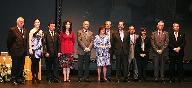 Valcárcel elogia el trascendental papel de los maestros “en el desarrollo de una sociedad más preparada y mejor formada” - 1, Foto 1