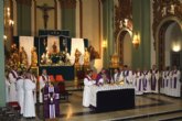 Mons. Lorca Planes participa en el Va Crucis por las Familias de Cartagena