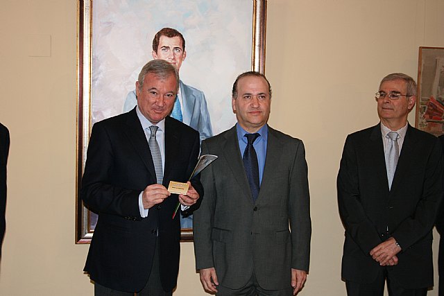 Valcárcel recibe el 'Carnet de Honor' de la Unión de Consumidores de Murcia - 2, Foto 2