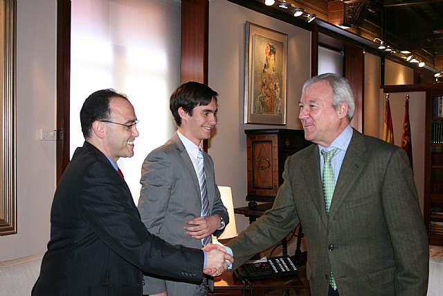 Valcárcel recibe al alumno que participa en el Programa Modelo de Parlamento Europeo - 1, Foto 1