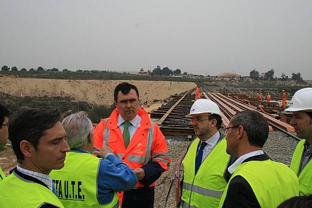 Obras Públicas utiliza un sistema pionero para salvar la línea férrea que atraviesa la autovía Zeneta-San Javier - 2, Foto 2