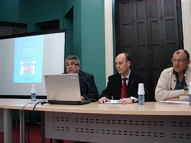 60 profesionales participan en una jornada de mediación y convivencia en los centros educativos de Lorca, organizada por el Ayuntamiento - 1, Foto 1