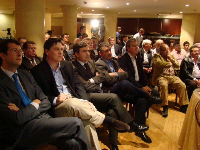 Saura se ha desplazado a Madrid para seguir esta tarde la Comisión Constitucional del Estatuto de Castilla La Mancha - 1, Foto 1