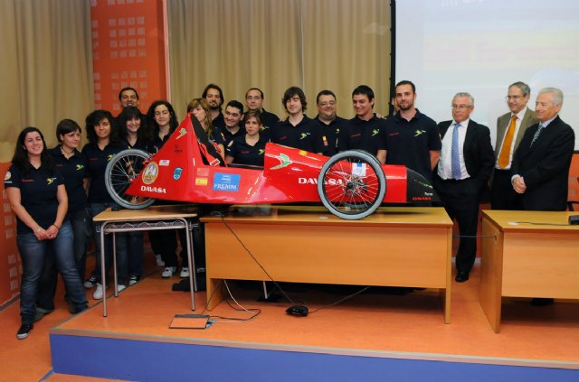 La Universidad de Murcia presentó el coche ecológico con el que competirá en la Eco Marathon - 1, Foto 1