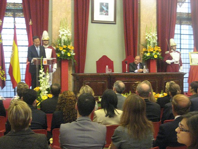 El Ayuntamiento entrega la Medalla de Oro de la Ciudad a la Real y Muy Ilustre Cofradía del Santo Sepulcro - 2, Foto 2