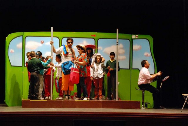 La obra de teatro 'El autobús' visita Mazarrón y Las Torres de Cotillas para enseñar a mil escolares las ventajas del transporte público - 2, Foto 2