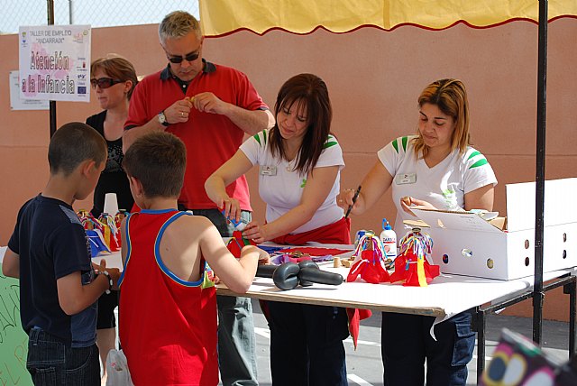 Juegos infantiles en la Barriada Virgen del Oro - 1, Foto 1